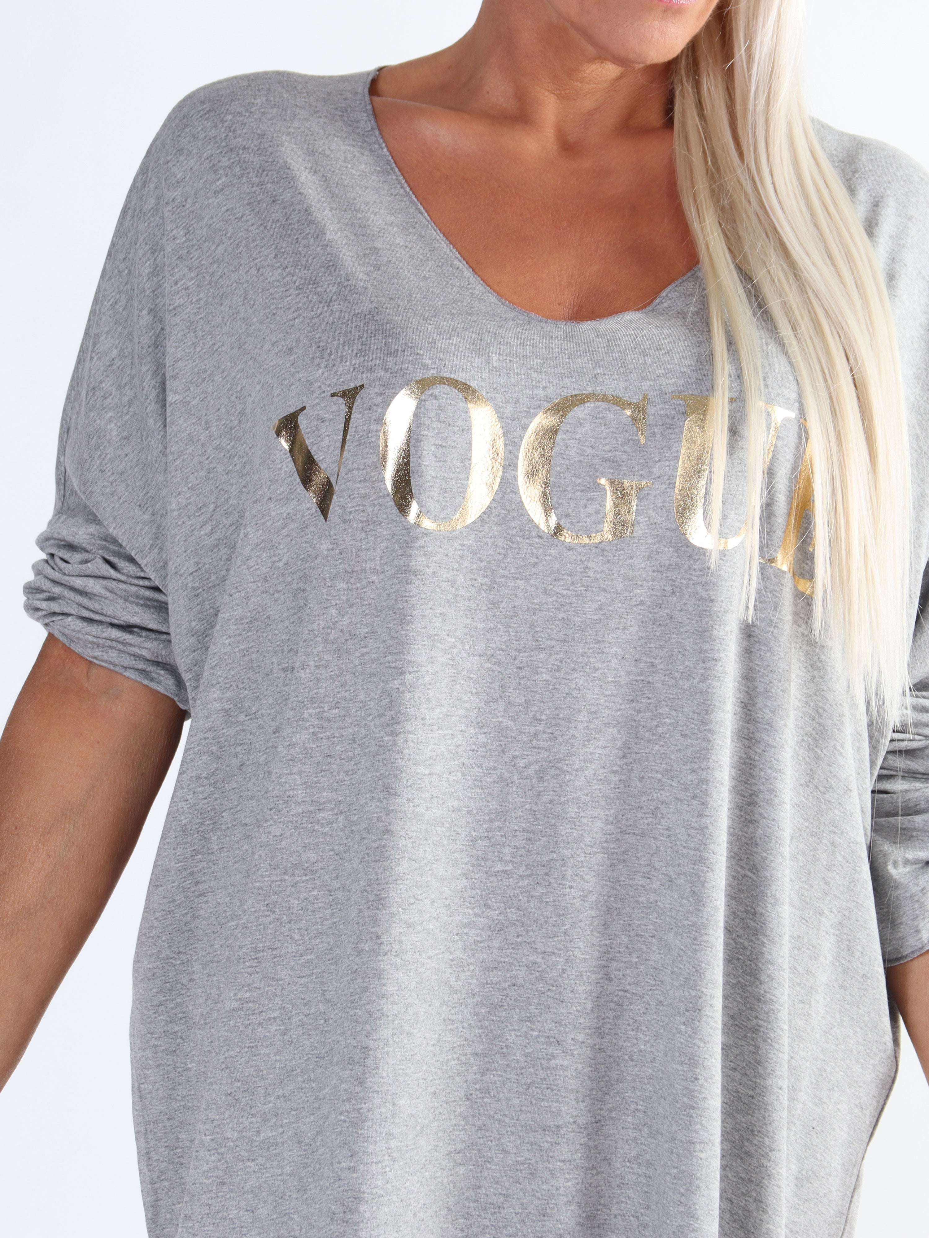 Vogue Long Sleeve - Langærmet plus size kjole i viskose med guld skrift